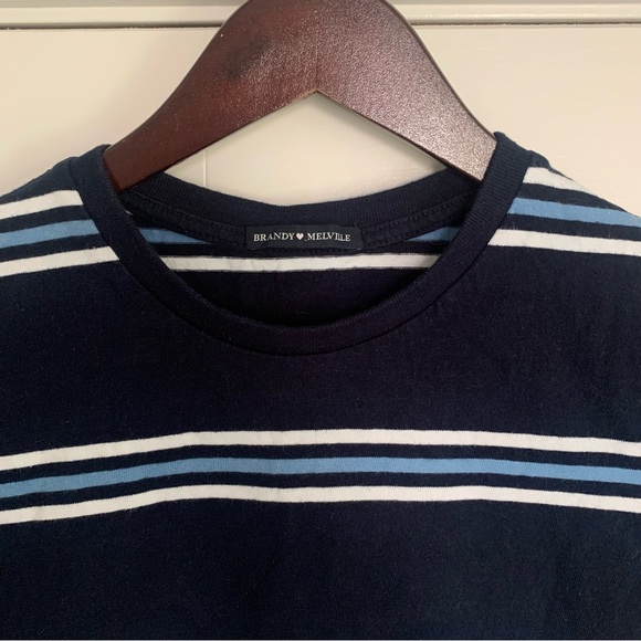 • [Brandy Melville] Cropped Tee • - Picture 2 of 9